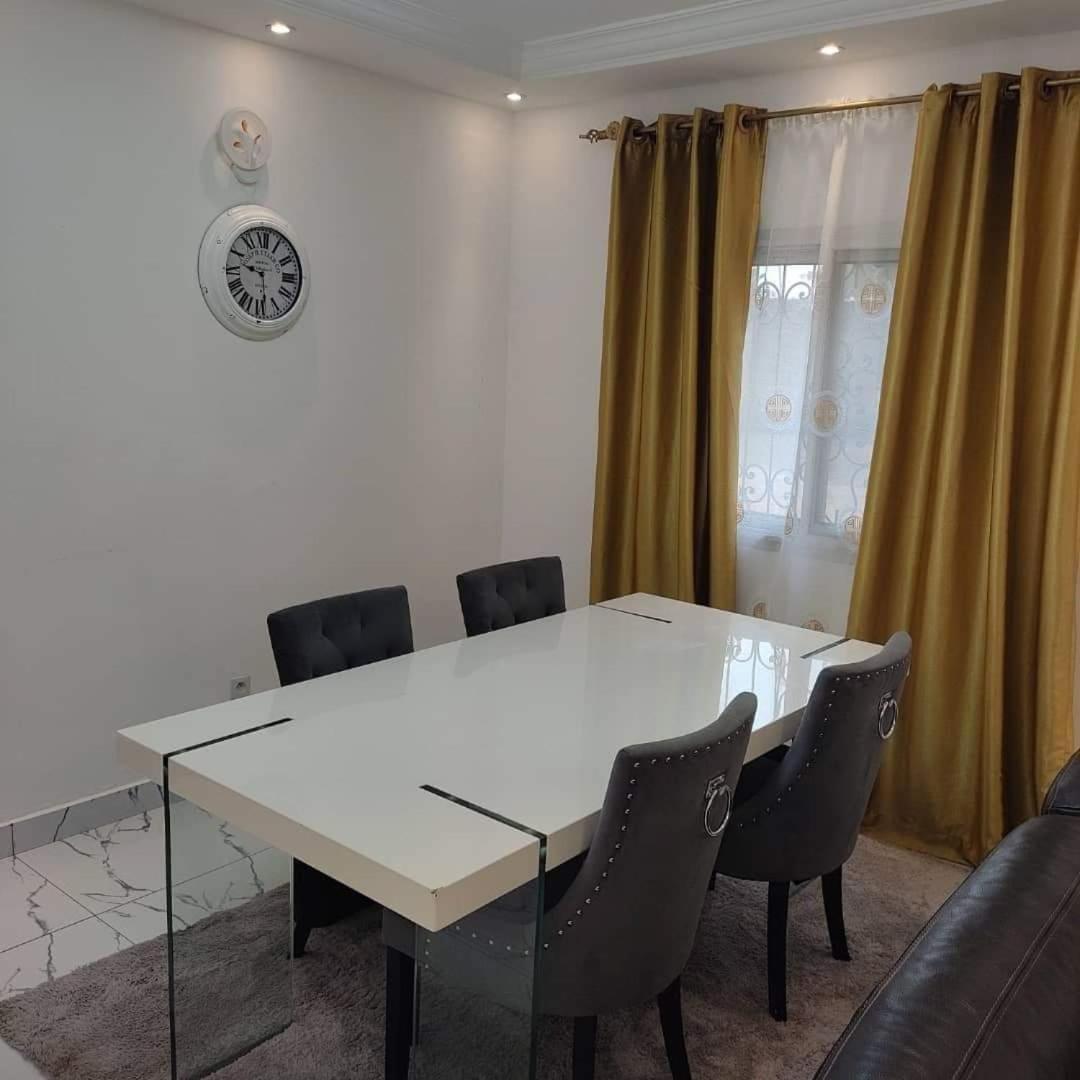 Appartement Meuble A Simbock Non Loin De Dovv Yaoundé Exterior foto